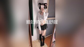 【新片速遞】公交车站一路跟踪CD短裙美女竟然没有穿内内❤️两片有点发黑的大阴唇直接暴露出来了[540M/MP4/05:23]