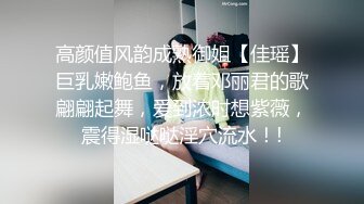 肤白美女撅着屁股等待一个有缘的肉棒进入她的体内