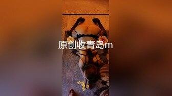 两个可爱女孩服侍主人的大鸡巴，射在小嘴里相互传递