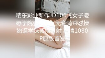 道丶不狂满背纹身老哥约战良家熟女，深夜起来再来一炮，骑脸插嘴掰穴特写，扶着肥臀后入撞击猛操