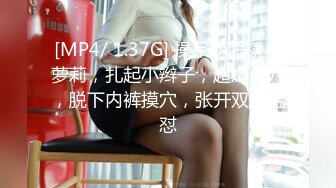 小呆呆一边操着漂亮的美女模特 一边和老婆打电话 胆子真大