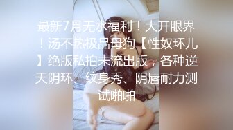 商场女厕全景偷拍高跟制服美女职员的小黑鲍