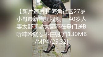 漂亮黑丝少妇3P 你逼逼好多水 大声点 啊快点操我 你干嘛拔出来 被两哥们前后夹击 扶腰后入 射了一后背