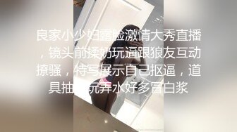 草莓 带着女友闺蜜出来度假 露天泳池里差点干起来