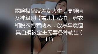 蜜桃臀母狗少妇乖巧听话舔弄大鸡巴，让大哥压在身下无套抽插，激情上位逼推大鸡巴滑进阴道爆草抽插浪叫不止