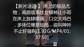 闯入万达影城女厕多角度全景偷拍背包少妇的肥美鲍鱼 (1)