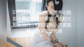 丝袜高跟露脸无毛白虎逼美女的诱惑，跟狼友互动撩骚，掰开骚穴特写展示，揉奶玩逼自己抠