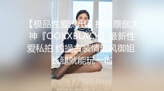 十二月新流出大神潜入水上乐园更衣淋浴间出口偷拍 美女换衣服警觉性很高的红衣妹子瞪着作者看