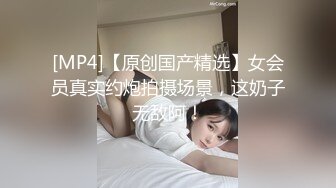 约操蓝色头发美妞，细长美腿苗条身材，舌吻互摸灵活舌头舔屌，扶腰后入猛爆操