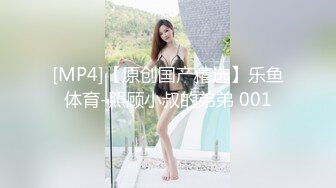 怎么来个两个猛一？翘臀乖乖学弟照样把两根鸡巴嗦得流精