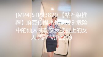 写字楼TP公司眼镜女同事嘘嘘