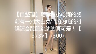 四眼哪里的这么好的福气，如此漂亮的女友 还穿上JK制服，先让他舔个够，晚上打一炮，第二天上午再来一炮