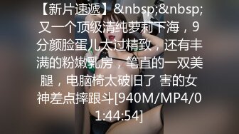 【牛仔裤性感小姐姐】情趣内裤，半脱下裤子操逼，抓起JB吸吮，扶着炮架怼小穴，上位骑乘扭腰猛坐，大屁股搞得舒服