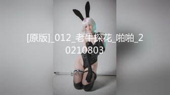 [MP4/ 1.59G] 良家小少妇为了生活露脸3P性爱，让两个大哥轮流玩弄，揉奶玩逼各种抽插对着镜头浪叫呻吟