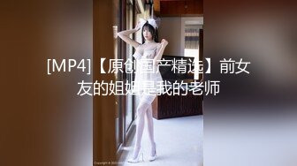 [MP4/ 974M] 人妻榨汁机跟两个年轻小哥激情3P给狼友看，淫乱的房间被两个小哥各种玩弄，揉奶玩逼道具玩弄