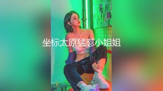 帝王夜总会偷拍 白T恤短发美女 肥美鲍鱼细窄逼缝