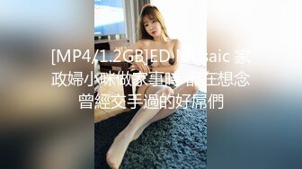 骚子收拾厨房~穿睡衣挂着空挡勾引我~搞得我按耐不住只能偷袭~巨屌后入操得她爽爽的！