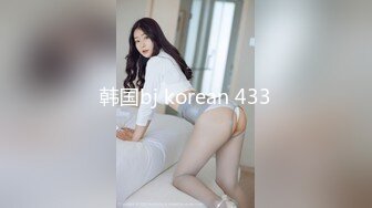 一路跟踪牛仔裤少妇先拍脸 再拍粉嫩的鲍鱼