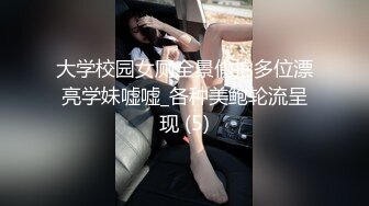 偷拍达人潜入商场隔板女厕手机不停移动偷拍美女如厕