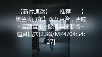 抚摸小母狗的屁股