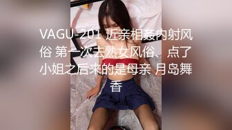 小少妇骑身上舌吻，洗完澡开操互摸调情，抬起双腿抽插猛操，爽了呻吟娇喘连连