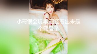 精油抹全身尤物美女，粉嫩美乳无毛骚穴，脱下情趣内裤扣穴，爽的娇喘呻吟，表情爽的一脸享受