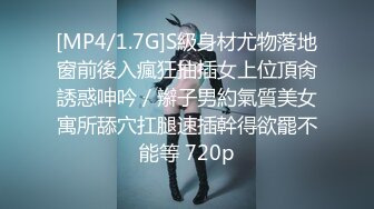 某航空空姐美女家中沙发上和老公激情啪啪自拍,操完后嫌不过瘾自己用大震动棒狂震！