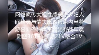 熟女妈妈网络兼职赚外快，开档丝袜高跟鞋诱惑，全程露脸听狼友指挥大黑牛自慰骚穴浪荡呻吟，表情好骚啊