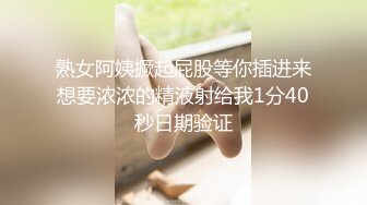 颜值不错的风骚女模特，大辫子漏出骚奶子诱惑狼友跟两位大哥激情3P