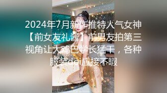 帅气小哥约两外围双飞大战，左右开弓一起舔屌，一个骑上来插入扭动，边摸旁边的骚逼，双女一起服务，搞一般有事走了