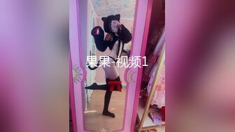 野模私拍泄密！身材娇小美臀美鲍小姐姐【晓晓可可爱】大尺度私拍，居家性感人妻裸身做家务