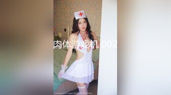 [MP4/ 899M] 乖乖小野猫露脸跟两大哥玩3P，微SM情趣小乳夹，交大鸡巴舔蛋蛋道具插骚穴