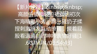 调教小女友，苗条贫乳粉嫩小姐姐，乳夹项圈自舔手指，无毛超嫩粉穴，骑在上位，大屌抽插屁股