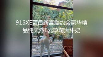 翘臀顾客趴好肌肉鸭男用自己鸡巴给其疏通管道成功把骚逼操射