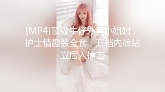 面罩美女上门吃着假鸡鸡下面振动棒按摩小穴