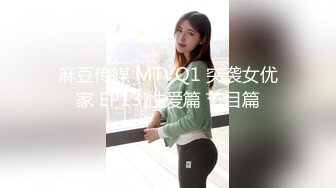 学校停课的英文老师逮到机会抛开束缚，展现出淫荡的一面