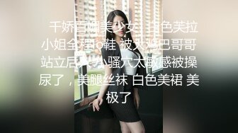 颜值很高的小女人镜头前直播大秀，被狼友调教听指挥脱光衣服揉奶玩逼