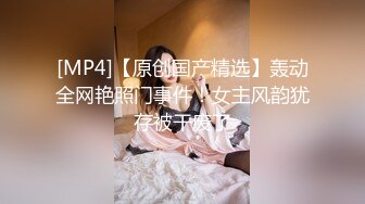 《监控破解偷窥》美少妇和年轻小伙在家里偷情