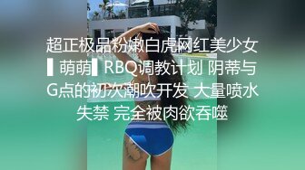 后入丰满的少妇，骚逼很紧。