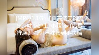 风景区女厕偷拍女儿和妈妈一起来尿尿,仔细观察母女两的逼逼有啥共同点