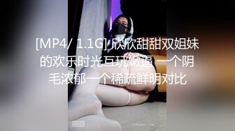 8月最新流出 顶级手持厕拍 写字楼女厕近距离拍逼眼镜白领美女点颗烟进厕所