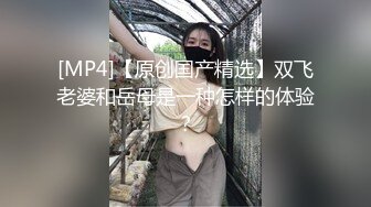 粉色制服可爱妹子，趴下给男友吃屌，没想到还不小呢