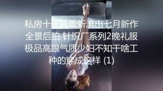 调教风骚大奶子女友，颜值高又很骚各种口交大鸡巴舔弄，揉着骚奶子爆草抽插，后入骚臀奶子乱飞给狼友看表情