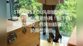 商场女厕近距离偷窥露肩短裙美女小口的肥鲍鱼