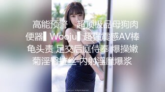 白虎 无毛小美女 掰着BB尿尿 生怕尿到自己裤子上