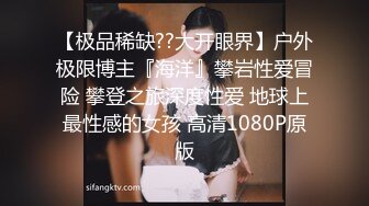 来上班的美女刚到酒店先去厕所 这一路憋的