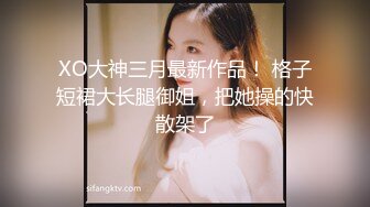 第一大淫魔勾搭表嫂激情啪啪，全程露脸换上情趣内衣开草，口交大鸡巴后入激情抽插，大奶子乱晃草出一身汗