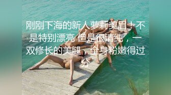 商场白色隔板女厕❤️全景偷拍多位年轻少妇的极品美鲍7