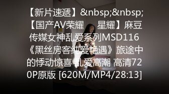 裸接外卖第七弹     终于碰上一个敢看的小哥了   他在门口有又偷窥又偷拍   可能后来要超时了 才恋恋不舍的走了