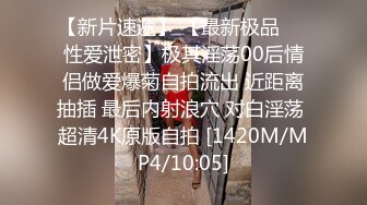 原版野狼偷拍全景70期反蹲在马桶上的妹子逼被看得一清二楚 (2)